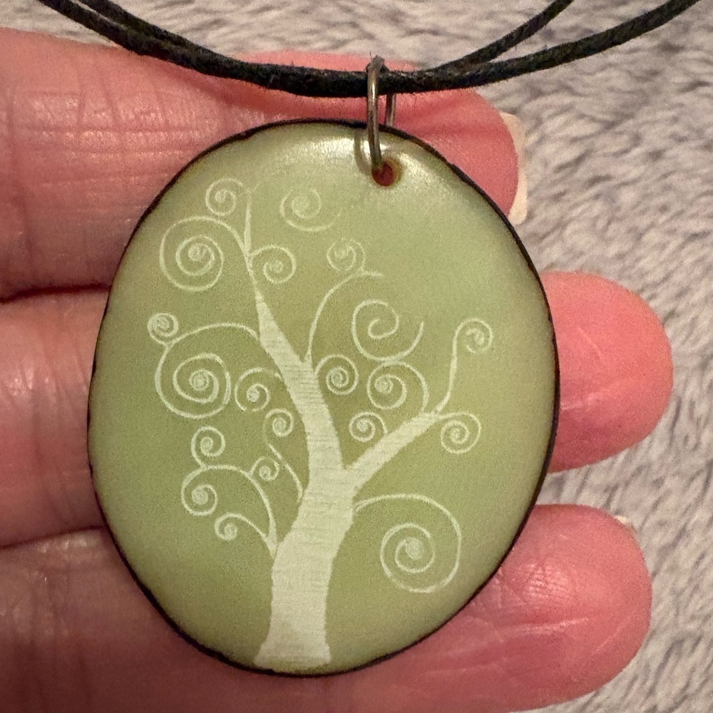 Beautiful etched necklace green tree adjustable - Picture 2 of 4